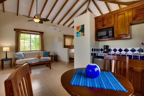 Hotel Coco Plum Island Resort