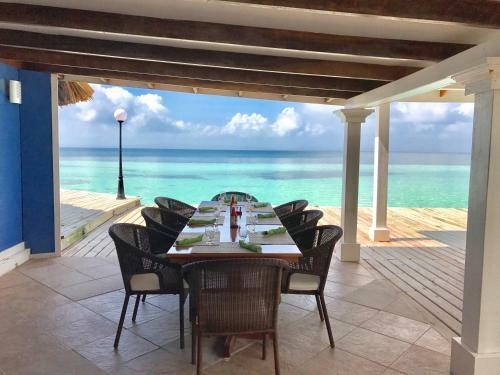 Hotel Coco Plum Island Resort