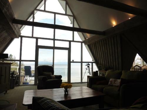 Dolphin Beach Oceanfront Cottage