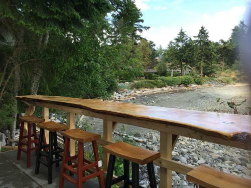 Dolphin Beach Oceanfront Cottage