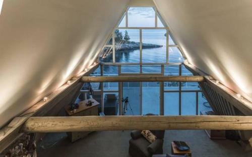 Dolphin Beach Oceanfront Cottage