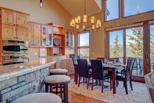 Big View Lodge Home