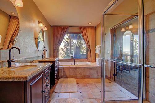 Big View Lodge Home