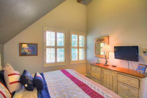 Bear Pine Chalet