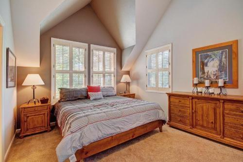Bear Pine Chalet