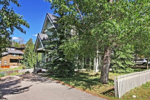 Bear Pine Chalet