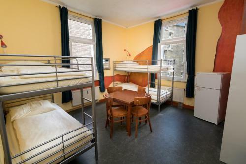 Hostal Alex 30 Hostel