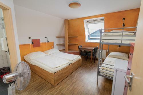 Hostal Alex 30 Hostel