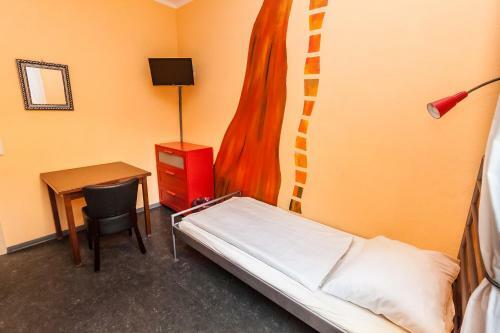 Hostal Alex 30 Hostel