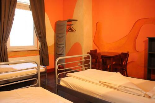 Hostal Alex 30 Hostel