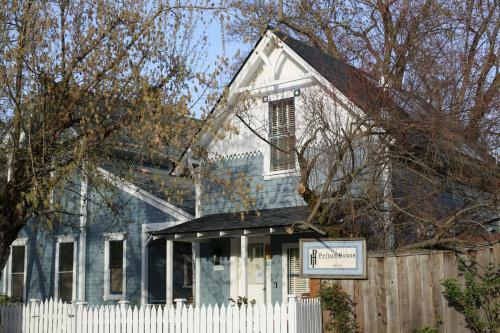 Hostal Pelton Guest House