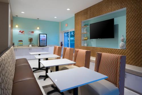 Hotel Holiday Inn Express & Suites Nassau