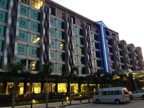 Alvarez Hotel