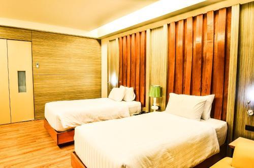 Alvarez Hotel