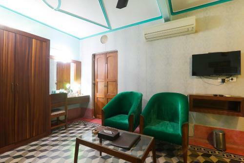 Fabhotel East View