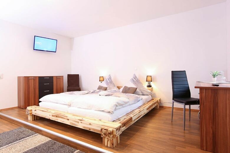 Hostal Pension Leonardo