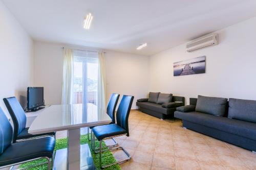Fucane Apartments