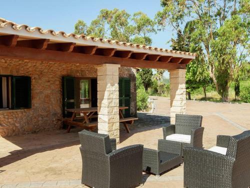 Cozy Holiday Home With Private Pool In Alcudia