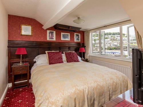 Hostal Dolphin Guest House