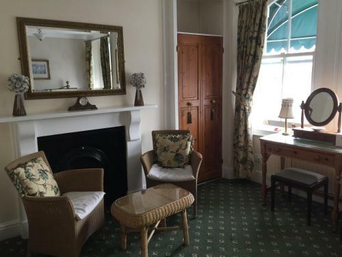 Hostal Dolphin Guest House