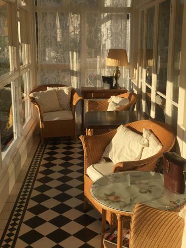 Hostal Dolphin Guest House