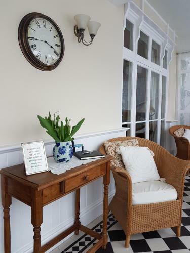 Hostal Dolphin Guest House