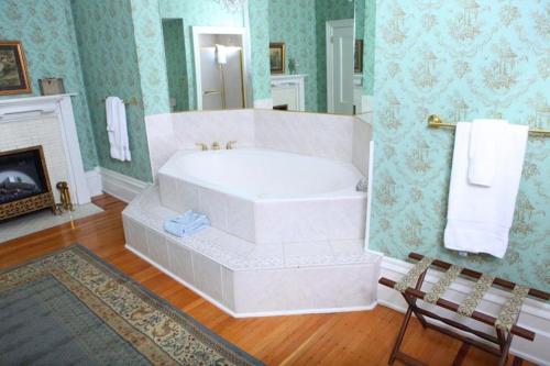 Dupont Mansion Historic Bed And Breakfast