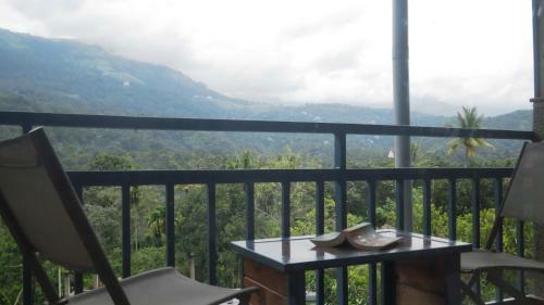 Mistletoe Homestay & Cafe