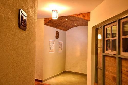 Mistletoe Homestay & Cafe