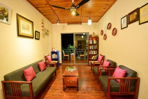Mistletoe Homestay & Cafe