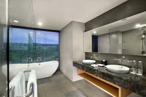 Hotel Aston Sentul Lake Resort & Conference Center