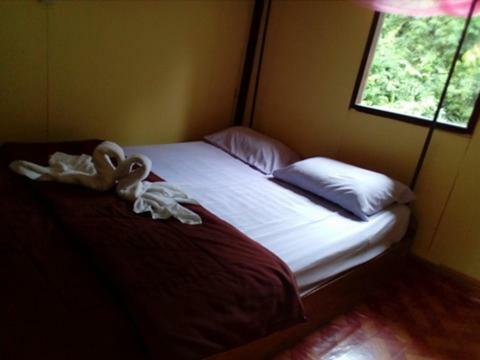 Hostal Country Hut Riverside