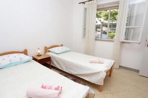 Apartment Lumbarda 4481a