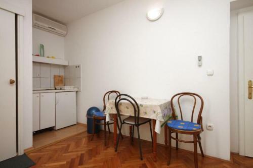 Hostal Double Room Makarska 6839a
