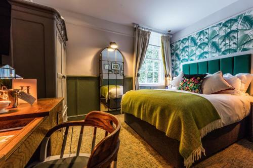 Hotel Hand And Spear