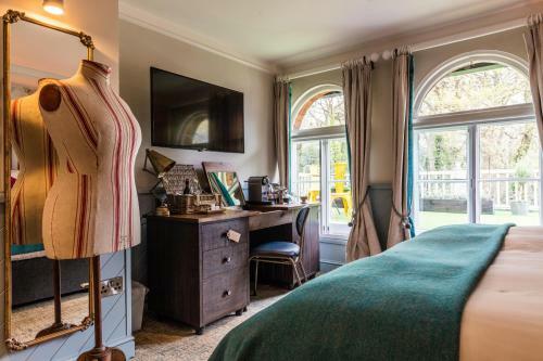Hotel Hand And Spear
