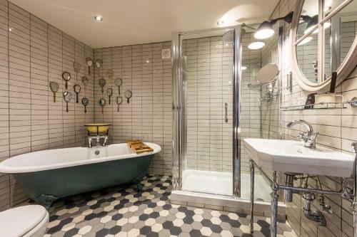 Hotel Hand And Spear