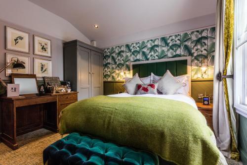 Hotel Hand And Spear