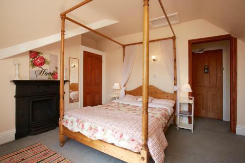 Bed & Breakfast Fourposter Lodge