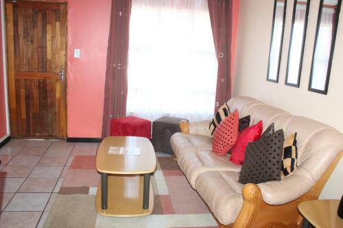 Hostal Phomolo Guest House