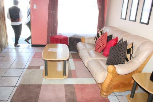 Hostal Phomolo Guest House