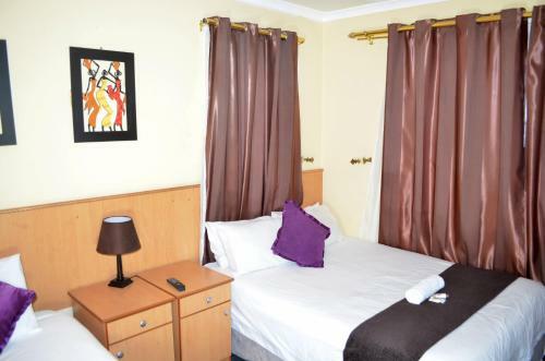 Hostal Phomolo Guest House