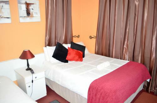 Hostal Phomolo Guest House