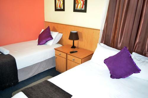 Hostal Phomolo Guest House