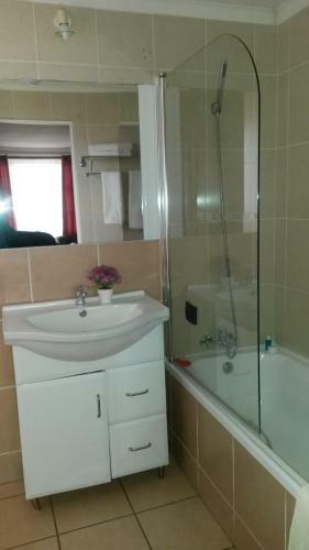 Hostal Phomolo Guest House