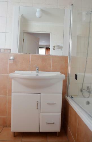 Hostal Phomolo Guest House
