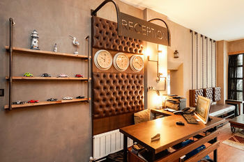 Hotel Cube Suites