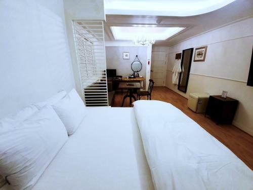 Uneed Hotel
