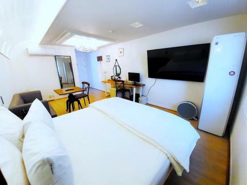 Uneed Hotel