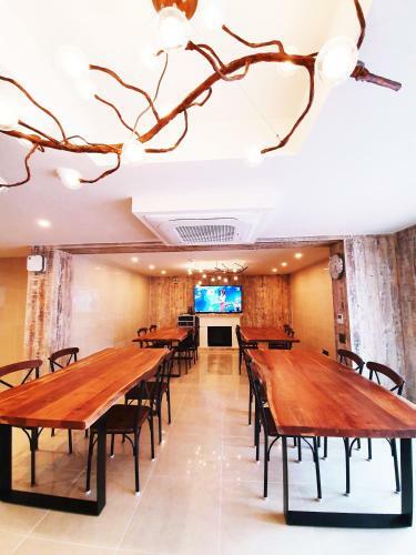 Uneed Hotel